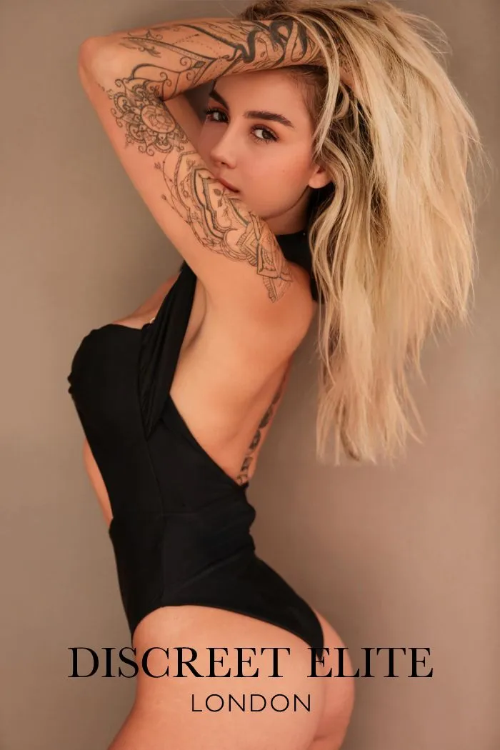 Lia profile image elite bi-sexual escort